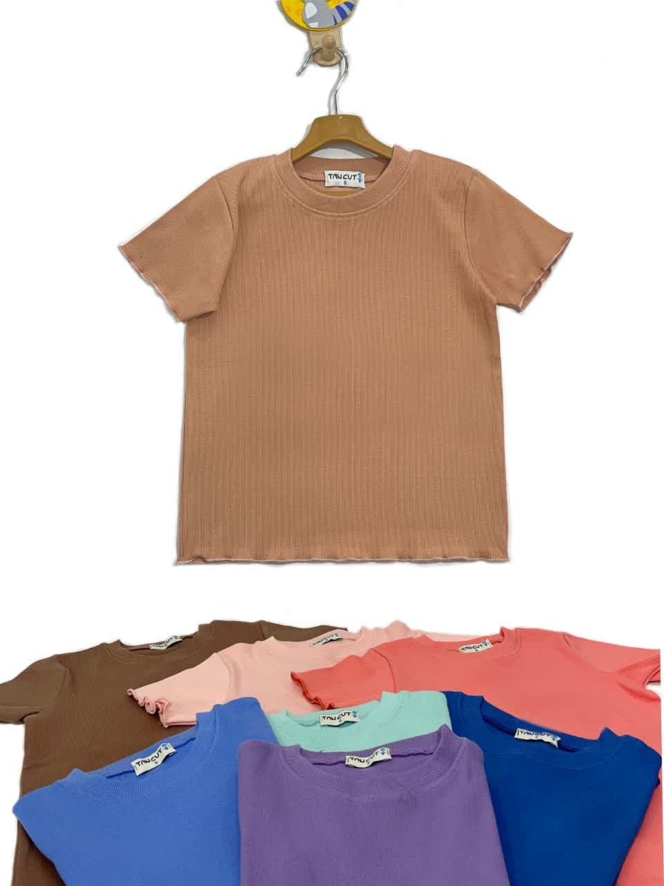Colored t-shirt for girls